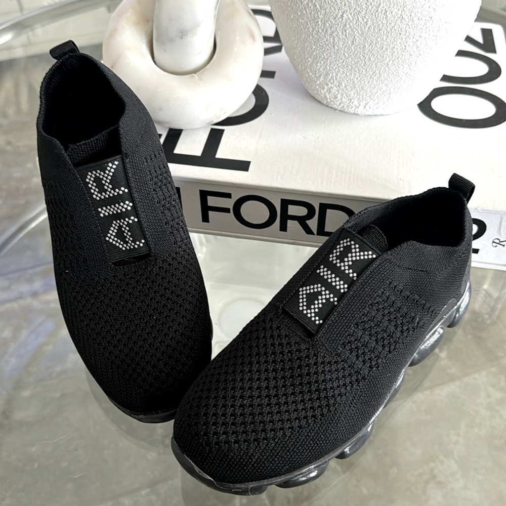 🖤Adorable AIR slip on sneakers